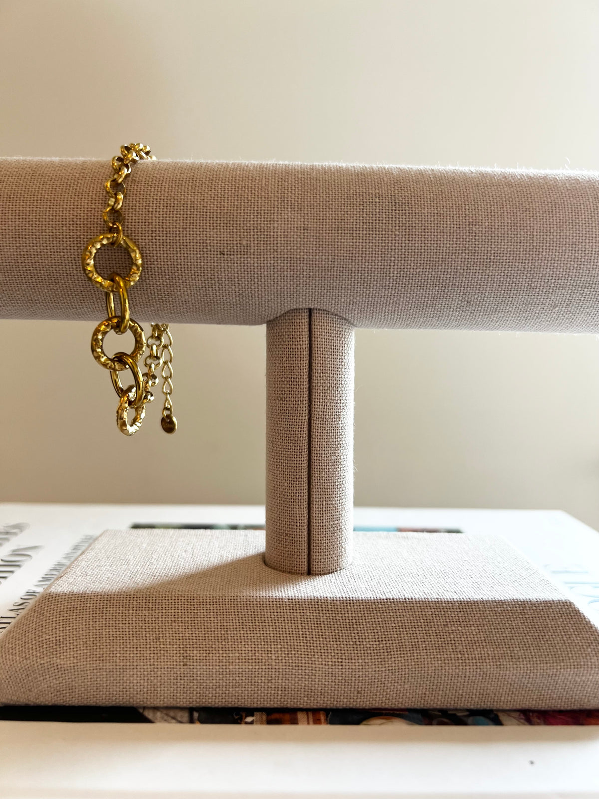Interlocking cluster ring station bracelet