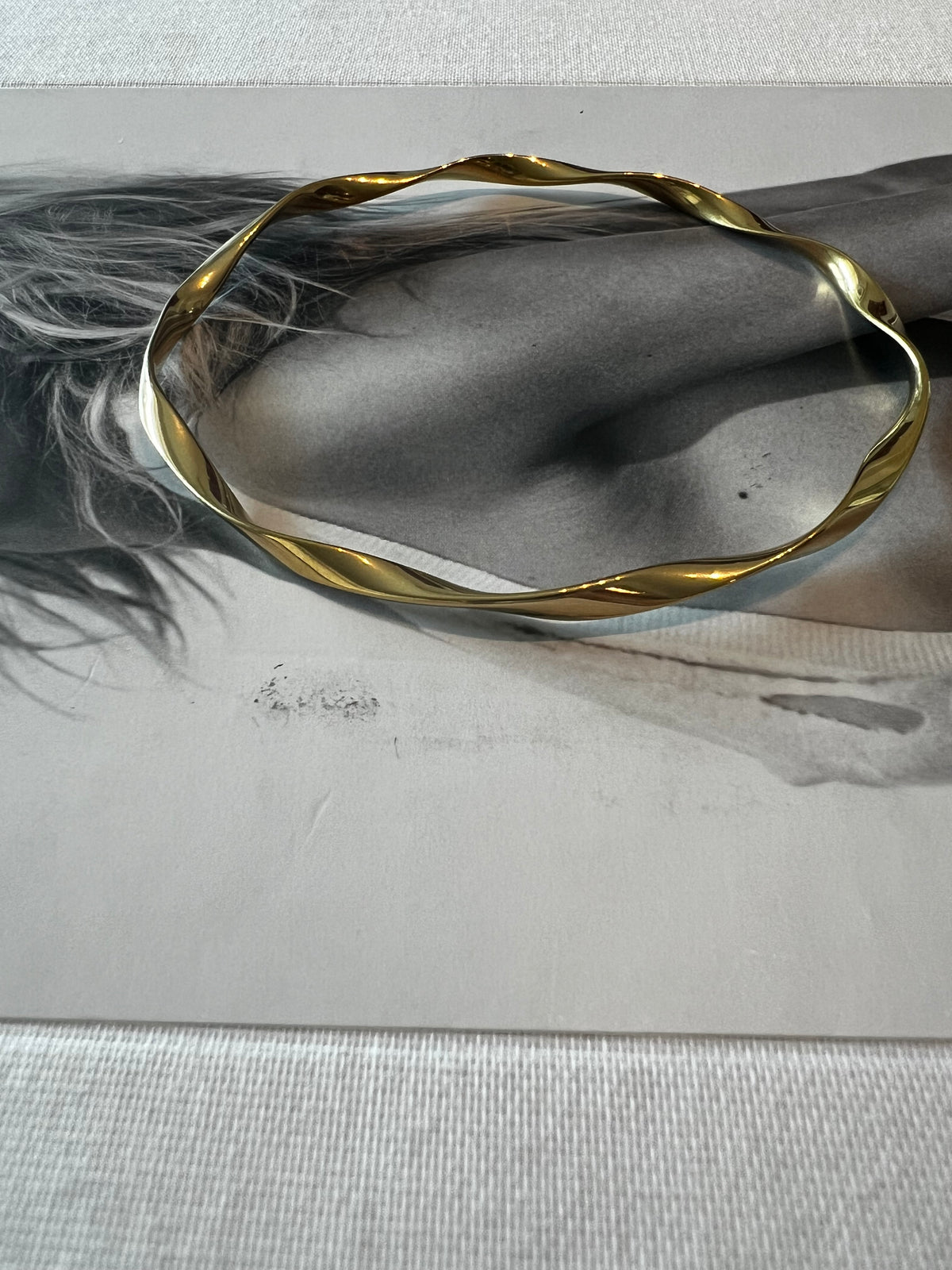 Sculptural ribbon twisted bangle