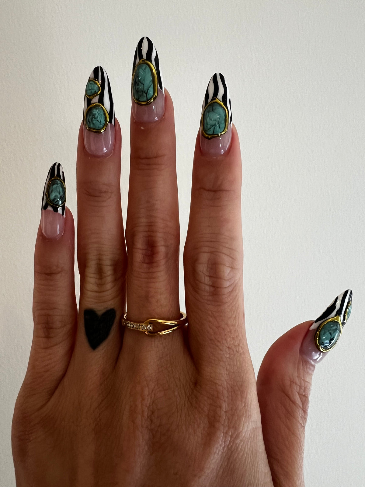 Riva Loop Ring