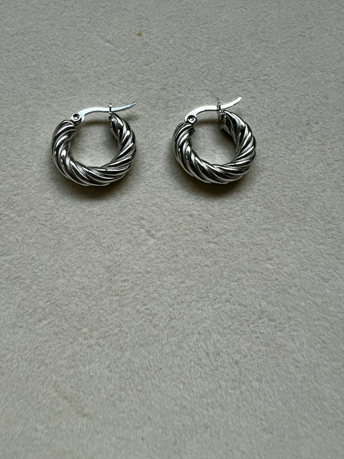 Grid Small Hoops