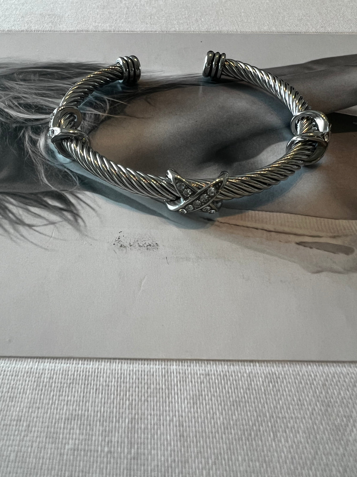 Retro twisted knott cuff